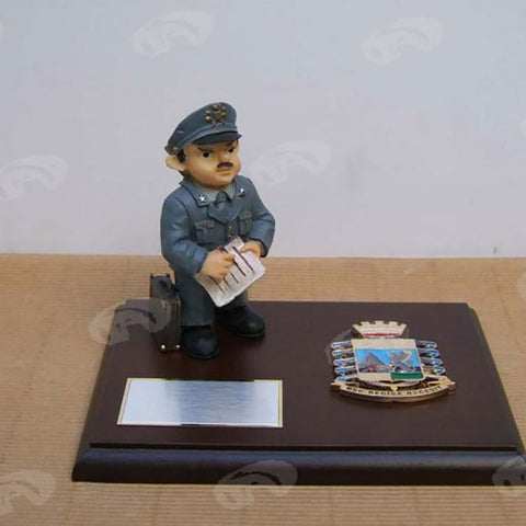 Statuina con Base finanza